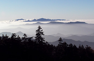 니시아즈마 산(西吾妻山)
